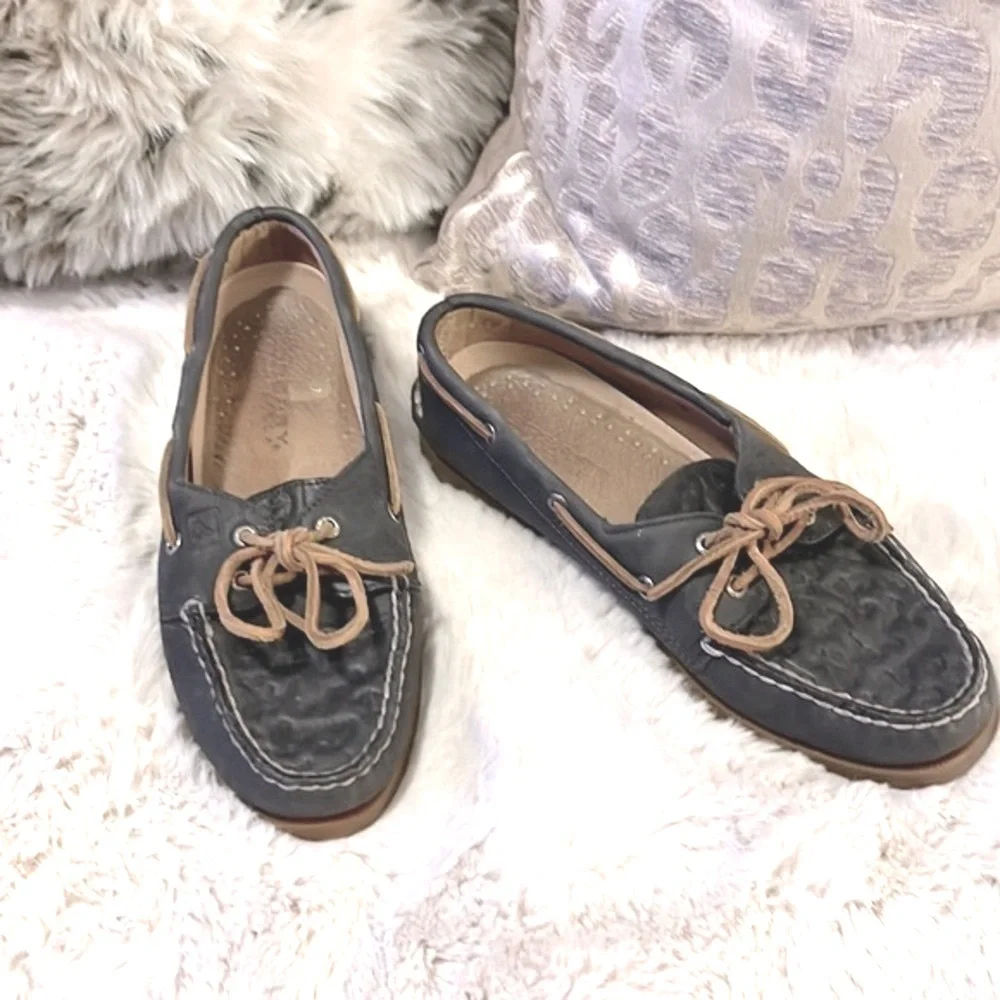 Sperry Woman’s Navy Blue Embossed Leather Whale & Anchor Top Sider Boat Shoes 7